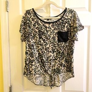 Almost Famous Juniors Size XL Tie Front Shirt with Pocket